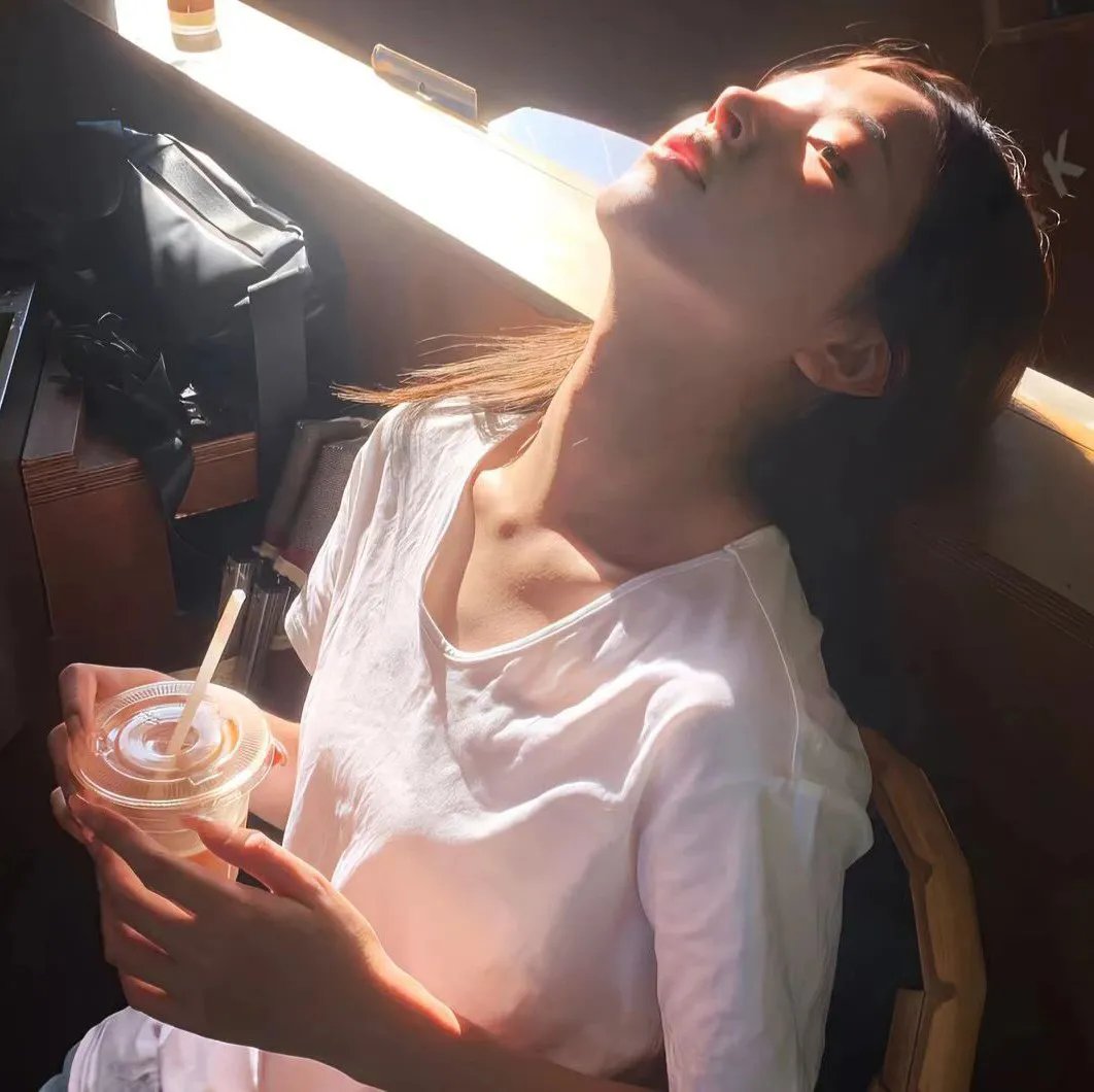 金牌客服董董恩